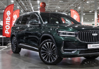 Подержанный автомобиль Geely Monjaro 2025 года (11 фото)