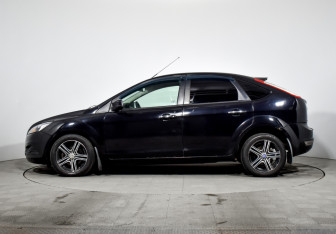 Подержанный автомобиль Ford Focus Hatchback 2010 года (8 фото)