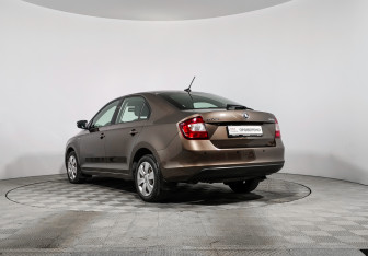 Подержанный автомобиль Skoda Rapid Liftback 2019 года (7 фото)