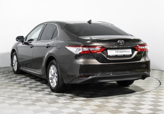 Подержанный автомобиль Toyota Camry Sedan 2018 года (7 фото)