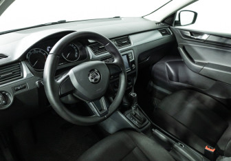 Подержанный автомобиль Skoda Rapid Liftback 2019 года (11 фото)