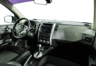 Подержанный автомобиль Nissan X-Trail 2008 года (9 фото)
