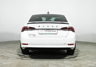 Подержанный автомобиль Skoda Octavia Liftback 2022 года (6 фото)