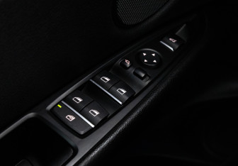 Подержанный автомобиль BMW X5 2016 года (23 фото)