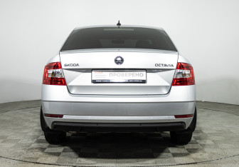 Подержанный автомобиль Skoda Octavia Liftback 2017 года (6 фото)