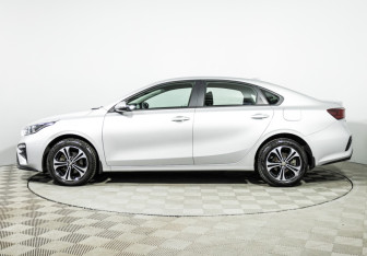 Подержанный автомобиль Kia Cerato Sedan 2019 года (8 фото)