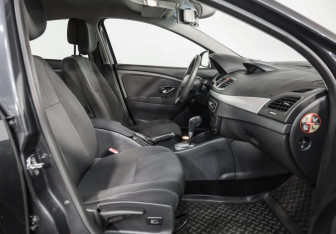 Подержанный автомобиль Renault Fluence 2010 года (18 фото)