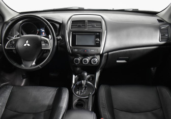 Подержанный автомобиль Mitsubishi ASX 2013 года (13 фото)