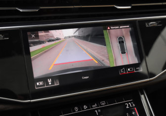 Подержанный автомобиль Audi Q8 2019 года (19 фото)