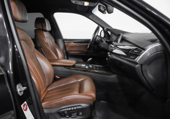 Подержанный автомобиль BMW X5 2013 года (26 фото)