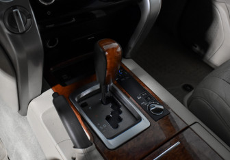 Подержанный автомобиль Toyota Land Cruiser Suv 2012 года (12 фото)