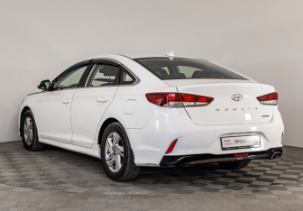 Подержанный автомобиль Hyundai Sonata 2019 года (7 фото)