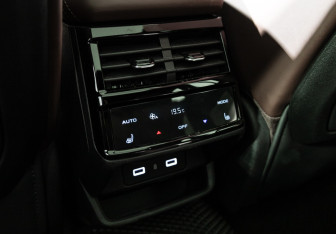 Подержанный автомобиль Geely Monjaro 2023 года (25 фото)