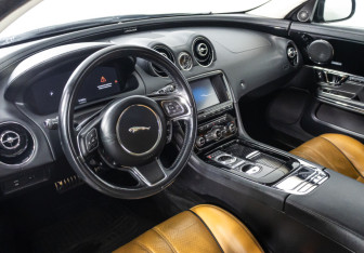 Подержанный автомобиль Jaguar XJ 2016 года (50 фото)