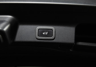 Подержанный автомобиль Jaguar F-Pace 2017 года (18 фото)