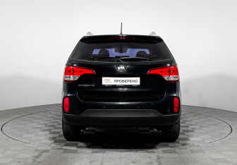 Подержанный автомобиль Kia Sorento 2014 года (6 фото)