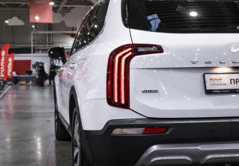 Подержанный автомобиль Kia Telluride 2022 года (10 фото)