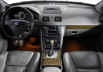 Подержанный автомобиль Volvo XC90 2009 года (15 фото)