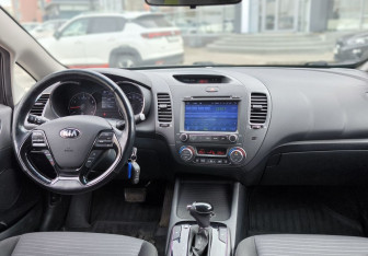 Подержанный автомобиль Kia Cerato Sedan 2018 года (14 фото)