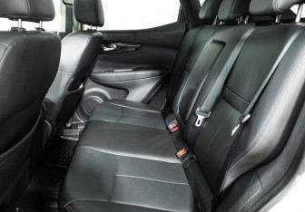 Подержанный автомобиль Nissan Qashqai 2016 года (10 фото)