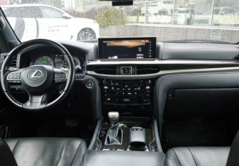 Подержанный автомобиль Lexus LX 2021 года (22 фото)