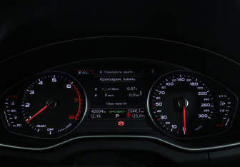 Подержанный автомобиль Audi Q5 2018 года (18 фото)