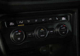 Подержанный автомобиль Volkswagen Tiguan 2019 года (15 фото)