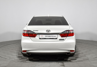 Подержанный автомобиль Toyota Camry Sedan 2017 года (6 фото)