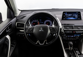 Подержанный автомобиль Mitsubishi Eclipse Cross 2018 года (13 фото)
