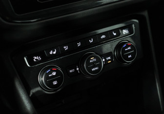 Подержанный автомобиль Volkswagen Tiguan 2018 года (15 фото)