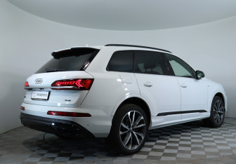 Подержанный автомобиль Audi Q7 2020 года (5 фото)