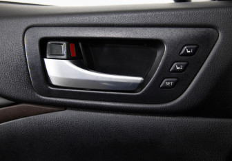 Подержанный автомобиль Toyota Highlander 2015 года (16 фото)