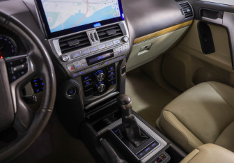 Подержанный автомобиль Toyota Land Cruiser Prado 2018 года (24 фото)