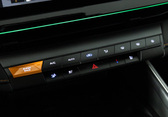 Подержанный автомобиль Changan UNI-V 2023 года (16 фото)