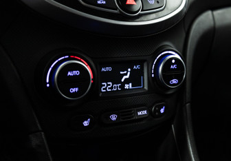 Подержанный автомобиль Hyundai Solaris Hatchback 2016 года (16 фото)