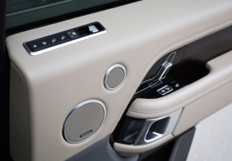 Подержанный автомобиль Land Rover Range Rover 2022 года (29 фото)