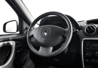 Подержанный автомобиль Renault Duster 2014 года (15 фото)