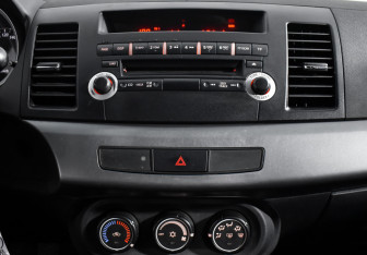 Подержанный автомобиль Mitsubishi Lancer Sedan 2010 года (15 фото)