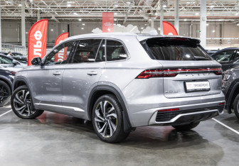 Подержанный автомобиль Geely Monjaro 2024 года (8 фото)