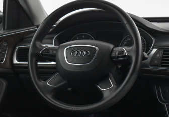 Подержанный автомобиль Audi A6 Sedan 2013 года (14 фото)