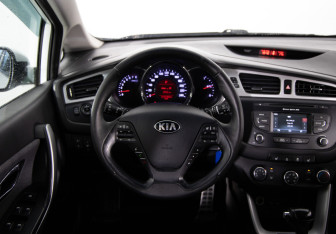 Подержанный автомобиль Kia Ceed Wagon 2013 года (10 фото)
