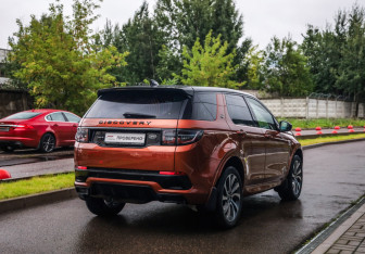 Подержанный автомобиль Land Rover Discovery Sport 2020 года (6 фото)