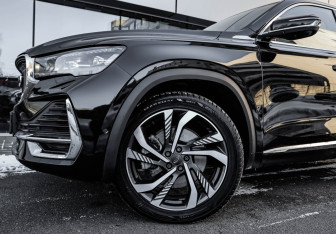 Подержанный автомобиль Geely Monjaro 2022 года (3 фото)