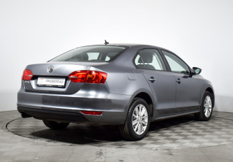 Подержанный автомобиль Volkswagen Jetta Sedan 2014 года (5 фото)