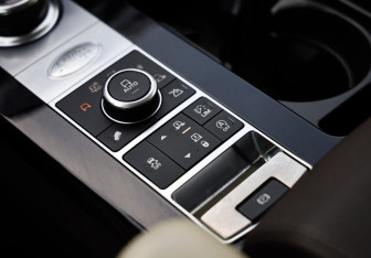 Подержанный автомобиль Land Rover Discovery 2017 года (21 фото)