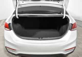 Подержанный автомобиль Hyundai Solaris Sedan 2017 года (19 фото)