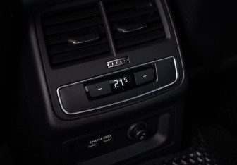 Подержанный автомобиль Audi A4 Sedan 2020 года (30 фото)