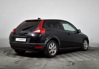 Подержанный автомобиль Volvo C30 2007 года (5 фото)
