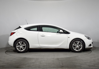 Подержанный автомобиль Opel Astra Hatchback 2013 года (4 фото)