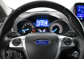 Подержанный автомобиль Ford Kuga 2013 года (17 фото)